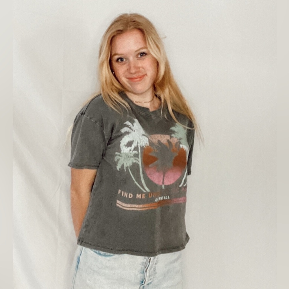 O’Neil Cropped graphic Tee.